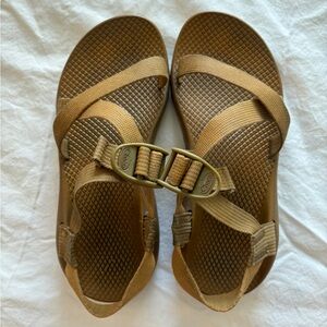 women’s chacos size 7